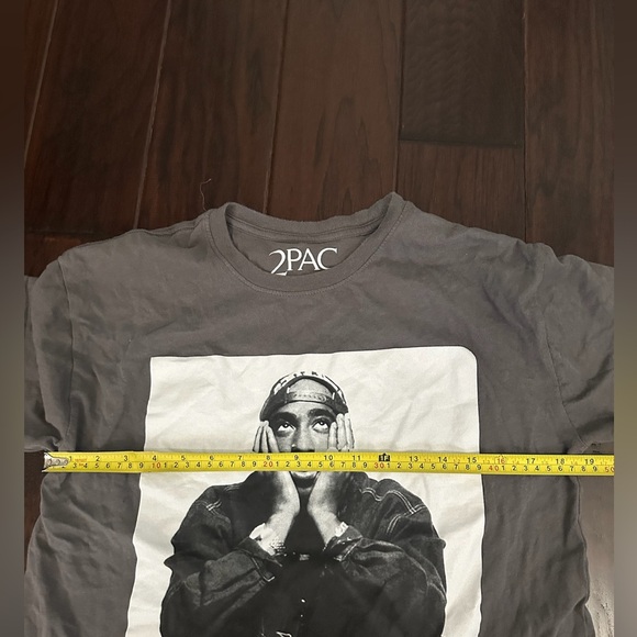 Women’s gray Tupac large short sleeve tee - Picture 5 of 5